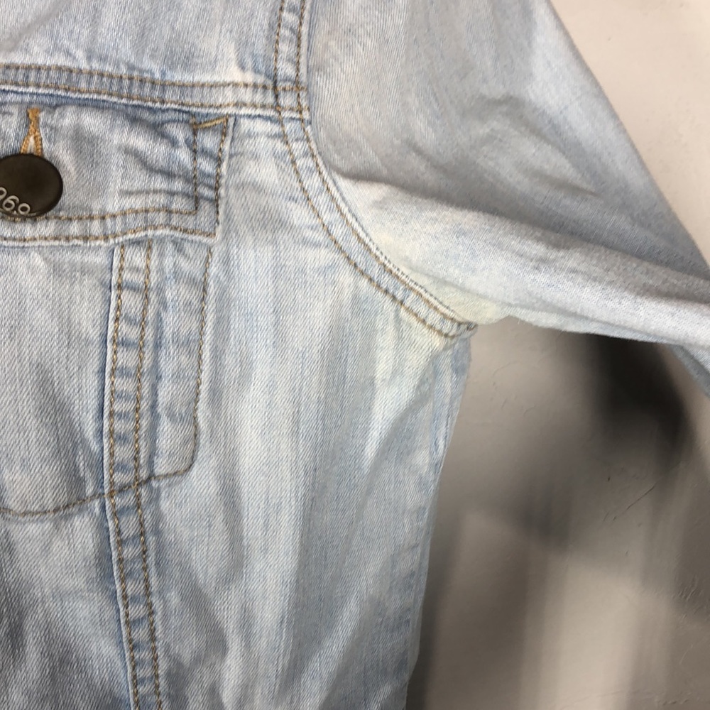 Gap Lightweight Denim Jacket Size Medium - image 8